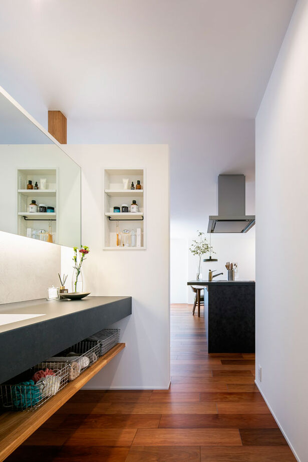 シンプル工務店 【1000万円台/平屋/中庭/30坪台/間取り図】プライベートを隠して中庭でゆったりと。黒を効かせたL字の平屋の建築実例画像13