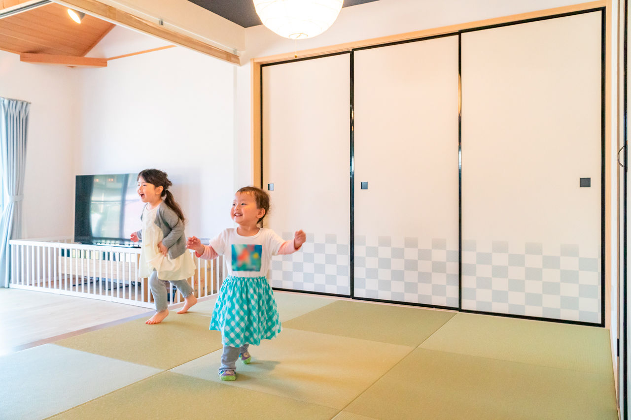 ケー・エイチ・ケー 【平屋×ナチュラルモダン｜間取り図あり】木の温もりあふれる開放的な住空間。子育ても快適な平屋の住まいの建築実例画像10