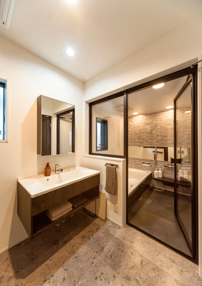 ケー・エイチ・ケー 【シンプルモダン×中庭×リゾートライク｜間取り図あり】開放感あふれるプライベートテラスのある家の建築実例画像8