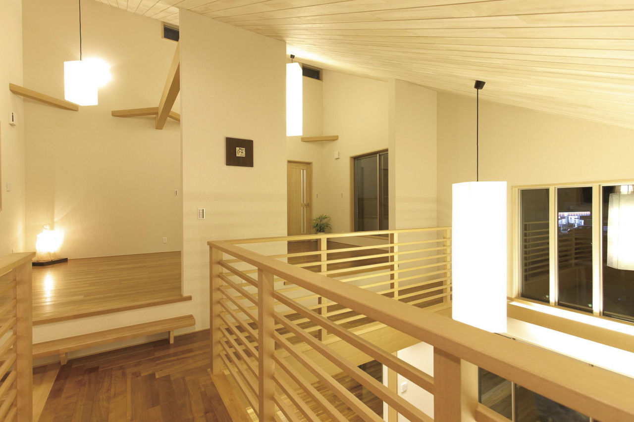 ケー・エイチ・ケー 【和モダン×土間×吹抜けリビング】家全体がひとつになったような大空間が広がる、和の趣あふれる住まいの建築実例画像9