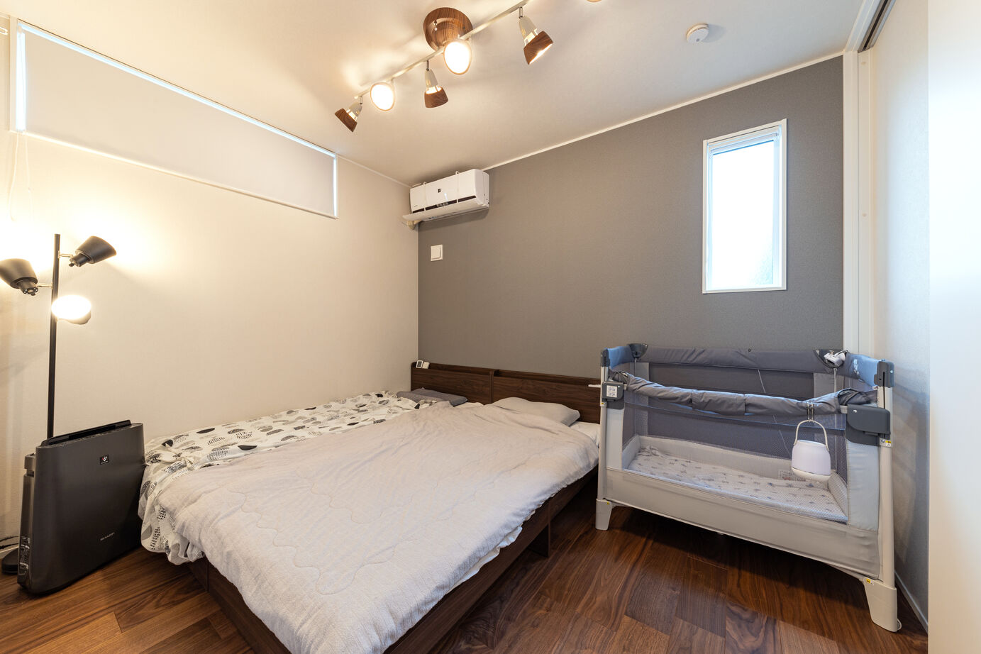 ケー・エイチ・ケー 【平屋/高気密/回遊動線/子育て】窓からの光で気持ちも明るく。家族の理想と居心地の良さを追求した平屋の建築実例画像10