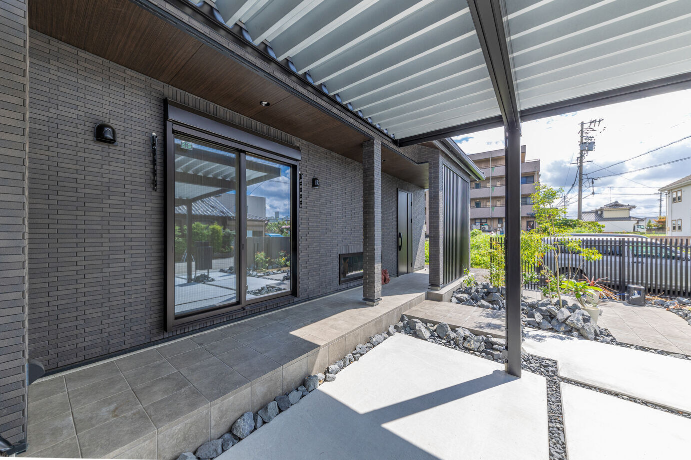 ケー・エイチ・ケー 【30代/平屋/土間/回遊動線/間取り有】生活・家事がラクになる動線。夫婦が叶えた土間のある憩いの平屋の建築実例画像2