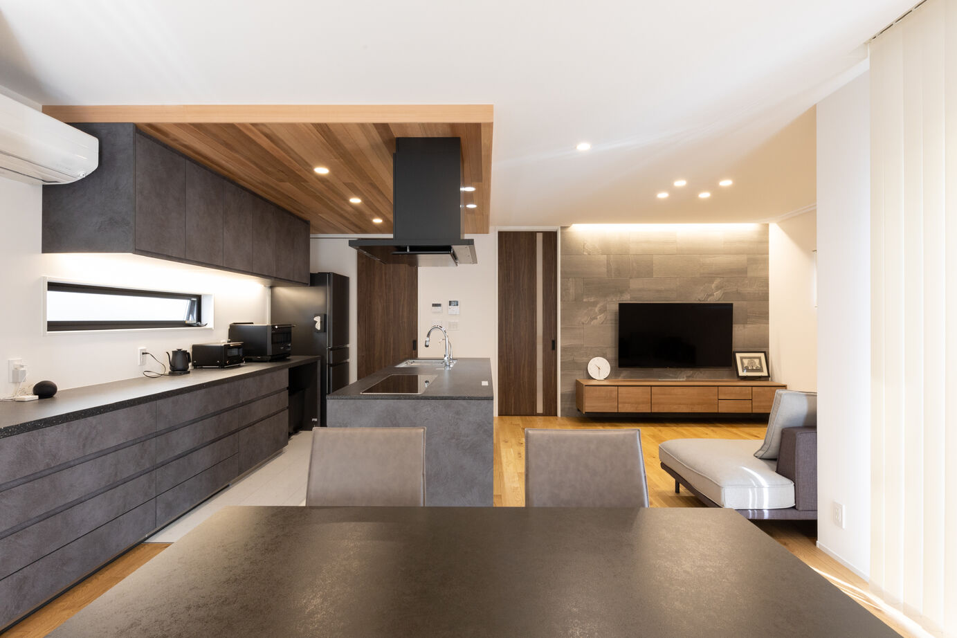 ケー・エイチ・ケー 【2,000万円台/ウッドデッキ/30坪台/40代/間取り有】都市での暮らしを満喫。家族を見守る明るいLDKのある家の建築実例画像3