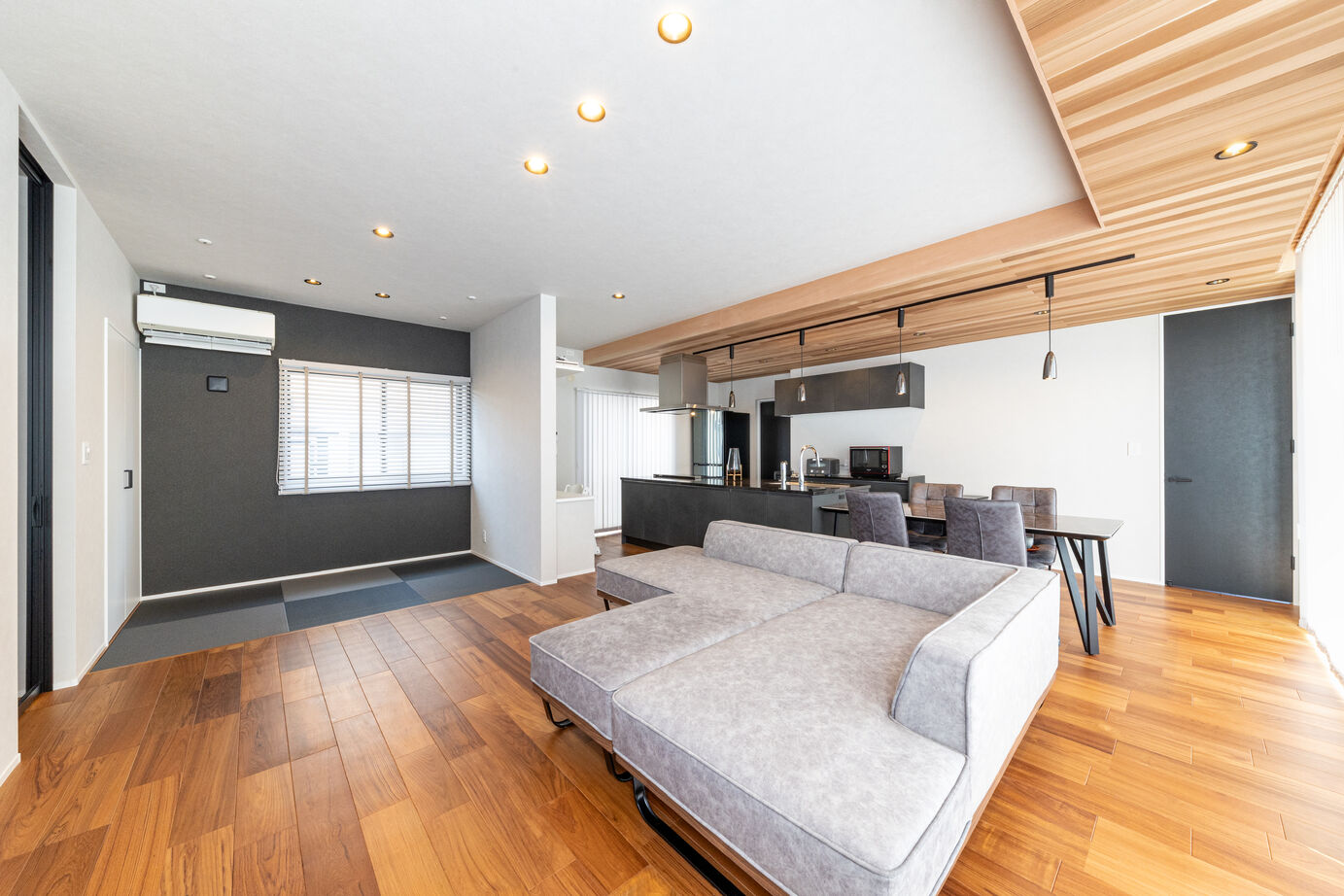 ケー・エイチ・ケー 【平屋/インナーガレージ/回遊動線/35坪】家族の憧れをつめこんだガレージのある平屋の建築実例画像3