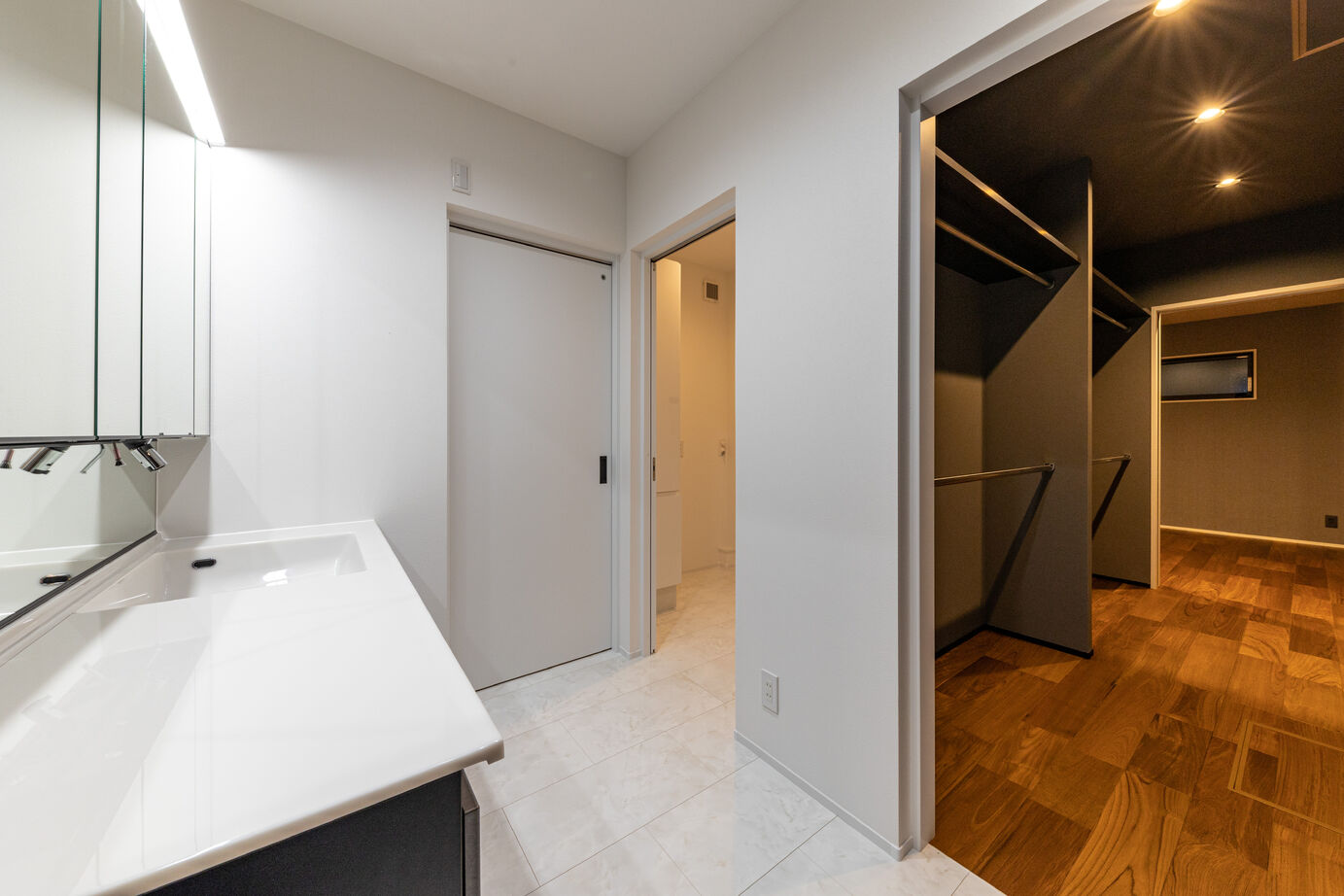 ケー・エイチ・ケー 【平屋/インナーガレージ/回遊動線/35坪】家族の憧れをつめこんだガレージのある平屋の建築実例画像6