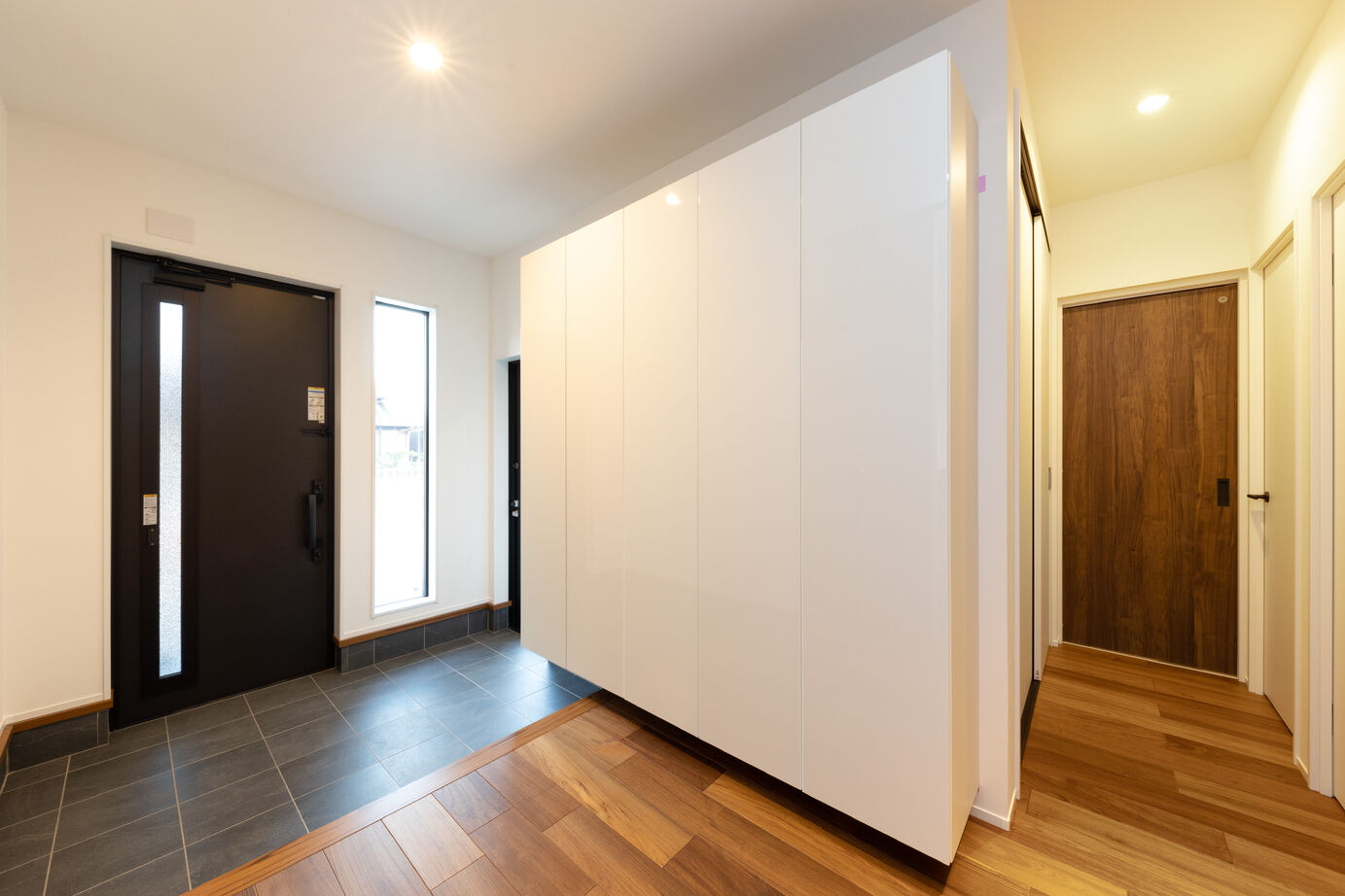 ケー・エイチ・ケー 【平屋/インナーガレージ/回遊動線/35坪】家族の憧れをつめこんだガレージのある平屋の建築実例画像8