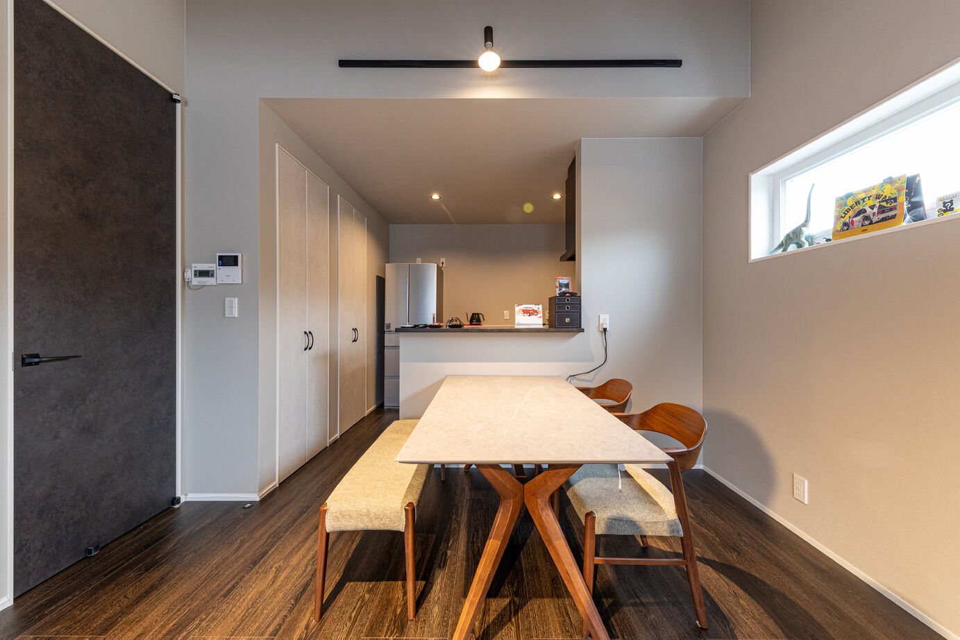 ケー・エイチ・ケー 【ガレージハウス/平屋/33坪/2000万円台】傾斜地で夢だったガレージを実現。太陽光搭載の省エネ平屋の建築実例画像4