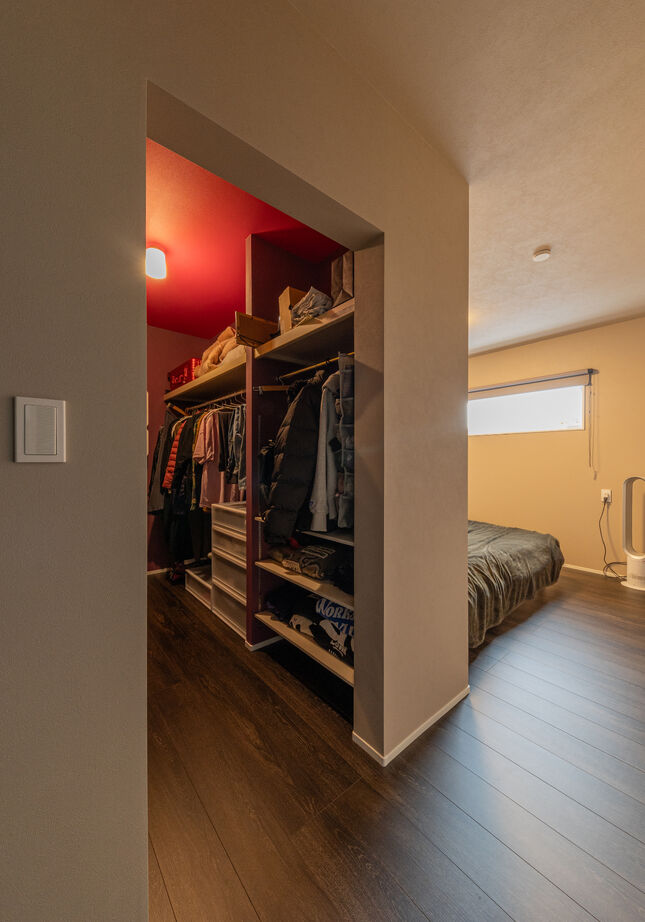 ケー・エイチ・ケー 【ガレージハウス/平屋/33坪/2000万円台】傾斜地で夢だったガレージを実現。太陽光搭載の省エネ平屋の建築実例画像6