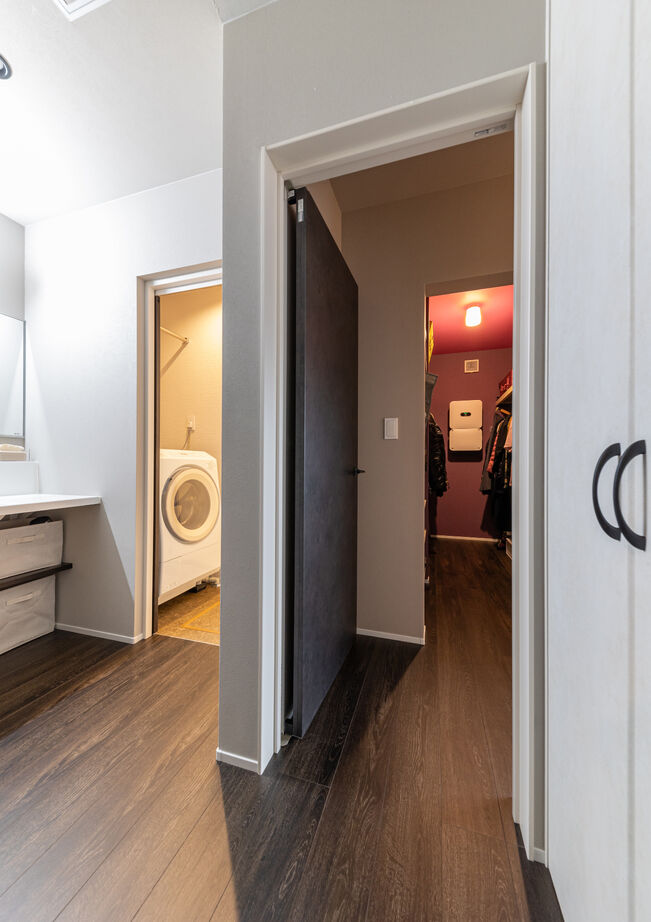 ケー・エイチ・ケー 【ガレージハウス/平屋/33坪/2000万円台】傾斜地で夢だったガレージを実現。太陽光搭載の省エネ平屋の建築実例画像7