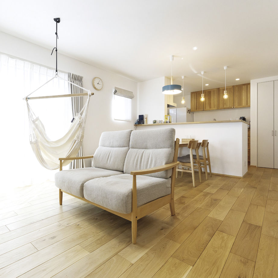 大之木ダイモ 【2000万円台/北欧風/2台駐車場/ワークスペース】シンプルだけど遊び心も忘れない多機能住宅の建築実例画像2