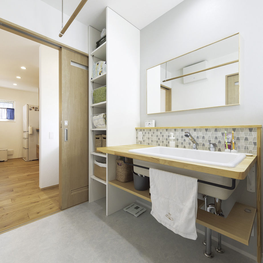 大之木ダイモ 【2000万円台/北欧風/2台駐車場/ワークスペース】シンプルだけど遊び心も忘れない多機能住宅の建築実例画像3