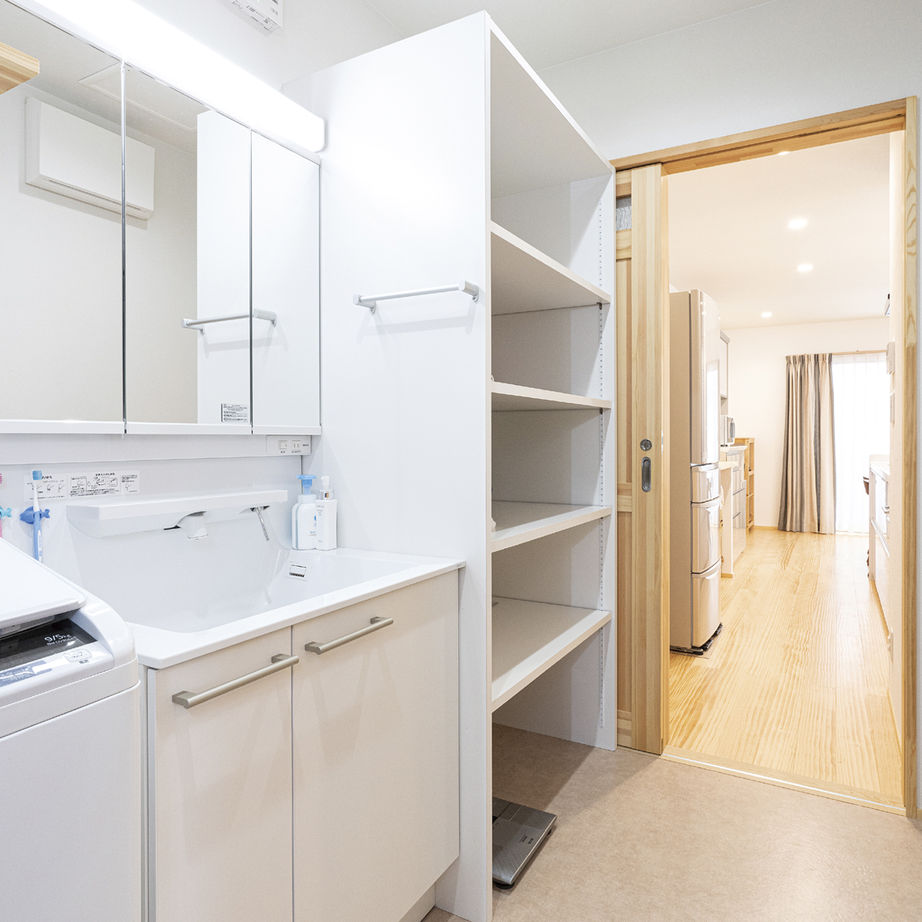 大之木ダイモ 【2000万円台/間取り図有/3人家族/狭小】変形地でも収納充実で広々明るい快適な暮らしの建築実例画像5