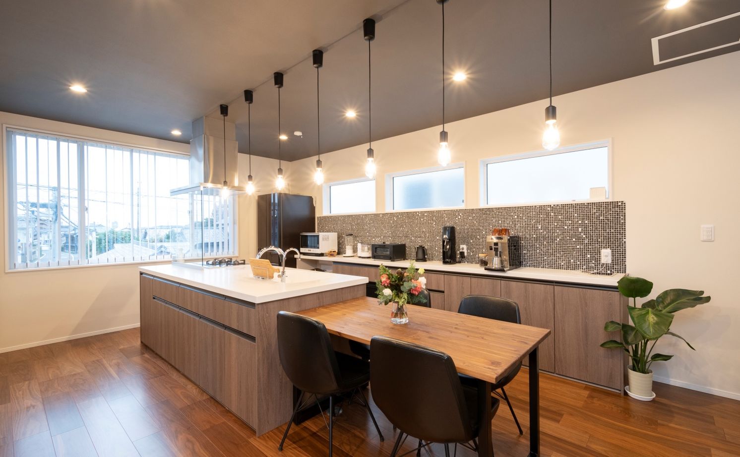 タマホーム 【1000万円台/97.7平米/間取り図有】動線や収納の工夫で家事ラクを実現。角地を有効活用した明るく快適な家の建築実例画像3