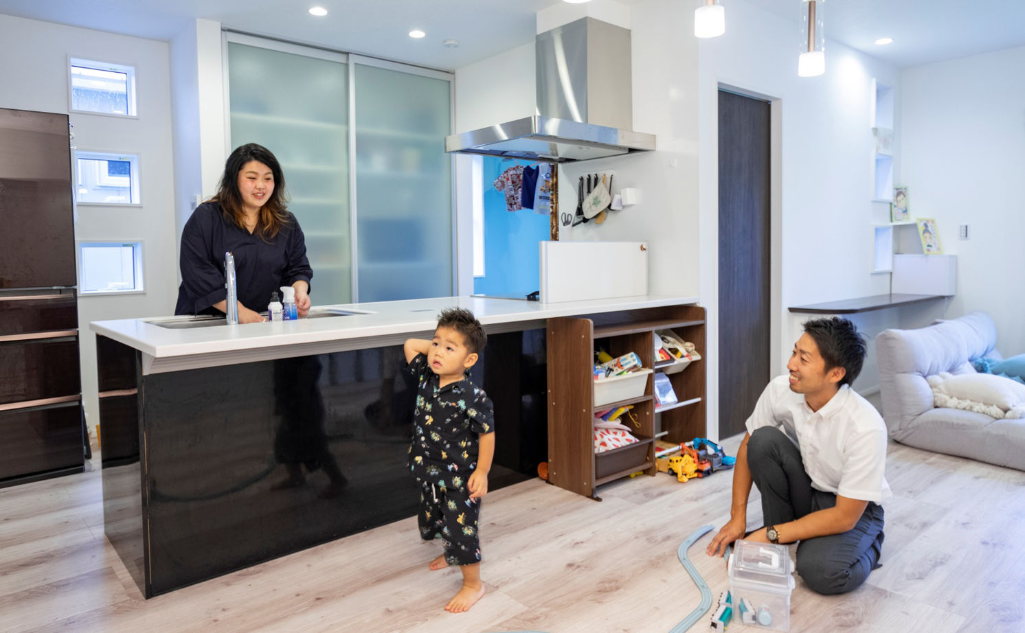 タマホーム 【2000万円台/131.66平米/間取り図有】家事と子育てを考えた動線を実現 価格以上の価値を感じる家に大満足の建築実例画像1