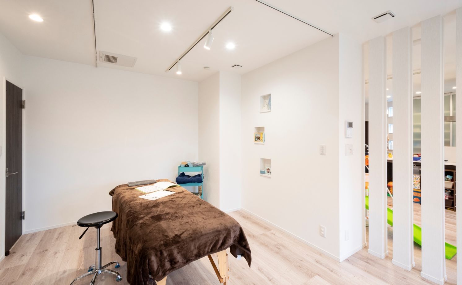 タマホーム 【2000万円台/131.66平米/間取り図有】家事と子育てを考えた動線を実現 価格以上の価値を感じる家に大満足の建築実例画像4