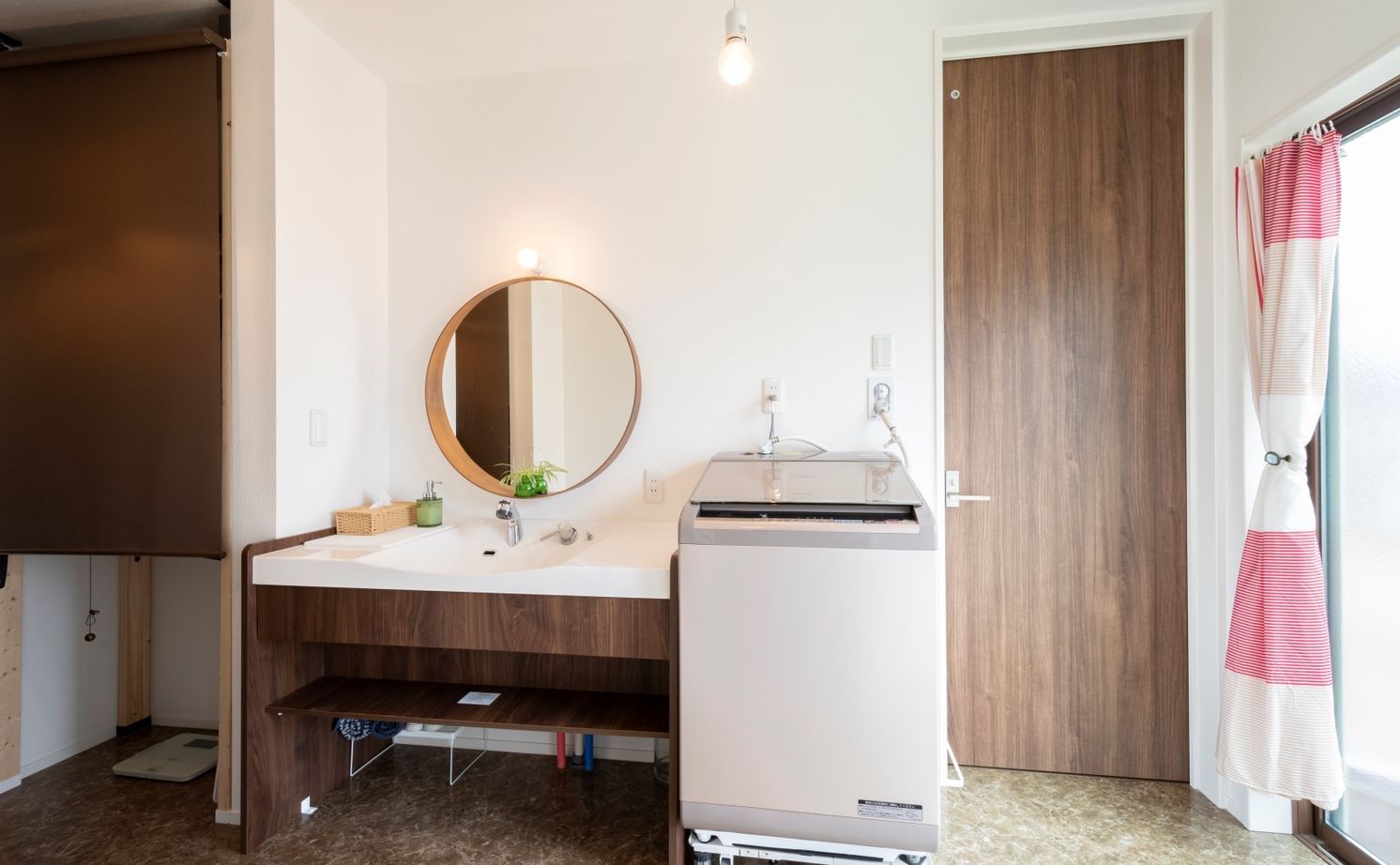 タマホーム 【2000万円台/149平米/間取り図有】ダウンフロアリビングが印象的な、楽しく将来も楽に過ごせる平屋の家の建築実例画像9