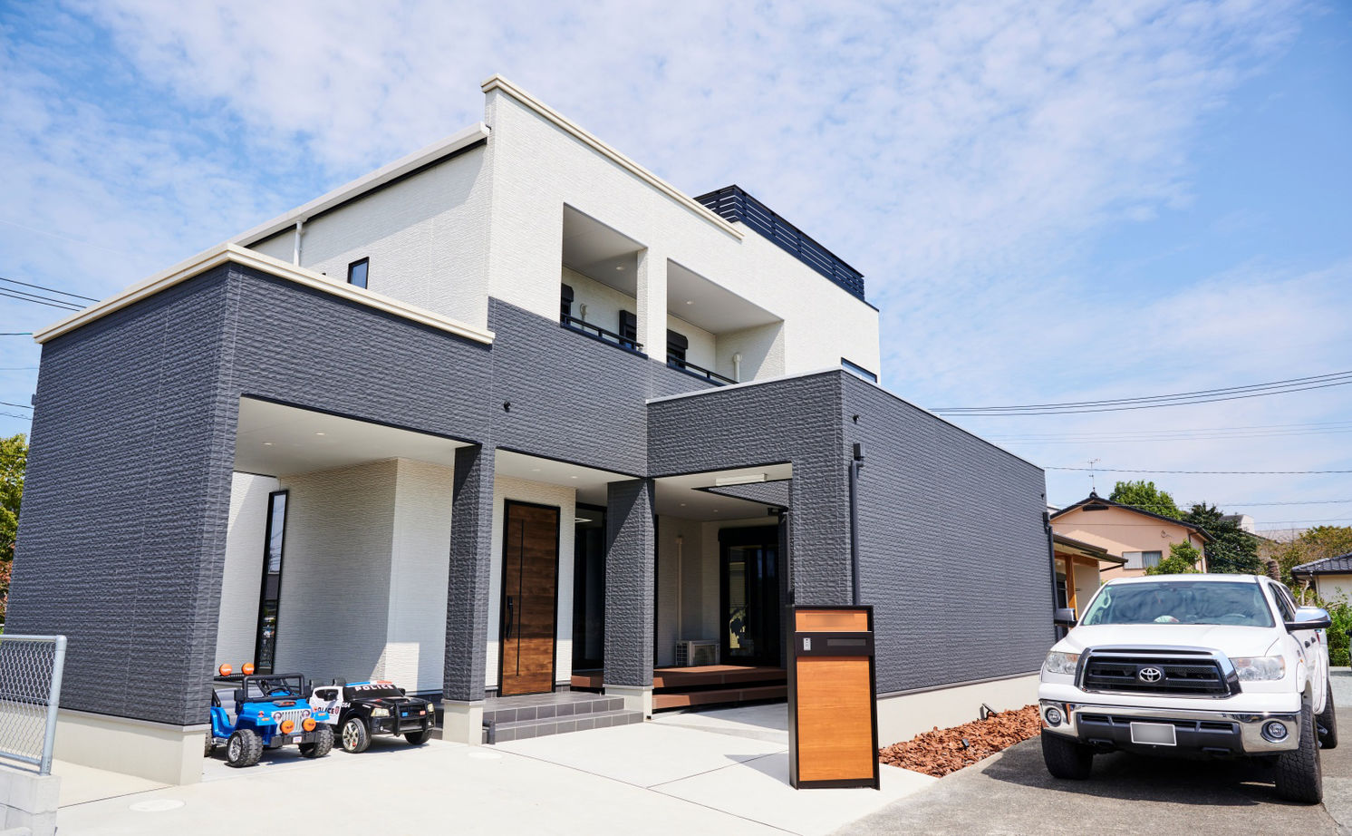 タマホーム 【4000万円台/169.34平米/間取り図有】屋上庭園＆ボルダリングウォールが特徴の遊び心満載の楽しい住まいの建築実例画像2