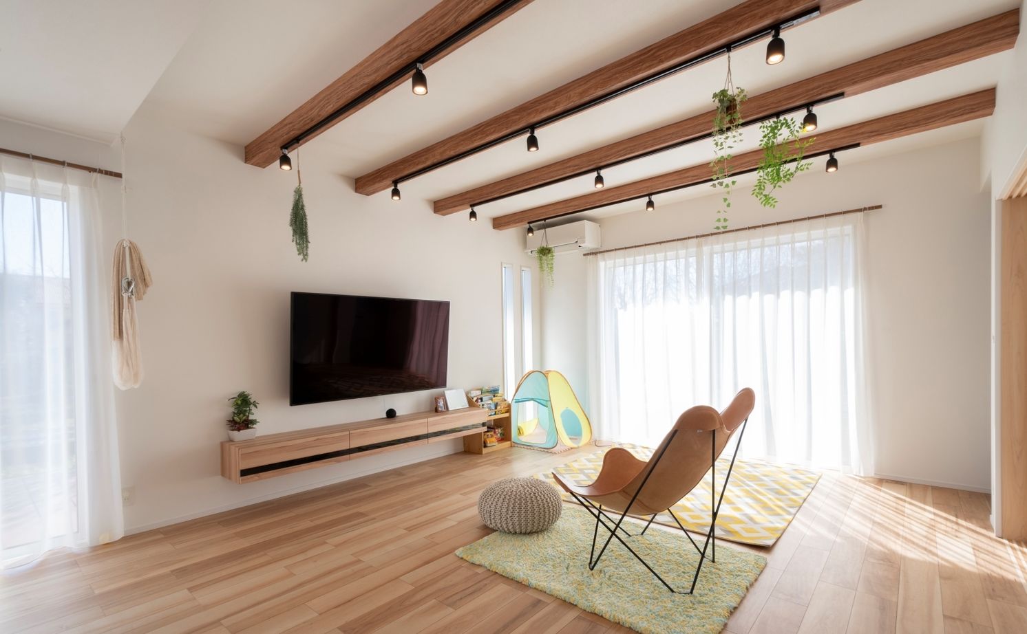 タマホーム 【2000万円台/149.47平米/間取り有】心地よい空間演出や家事ラクに配慮。ナチュラルテイストの平屋の住まいの建築実例画像4