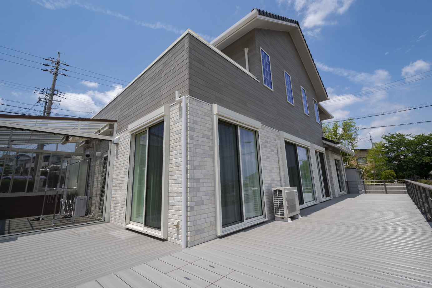 タマホーム 【4000万円台/209.09平米/間取り有】コストパフォーマンスの高さを評価。おうち時間を楽しめるゆとりある家の建築実例画像2