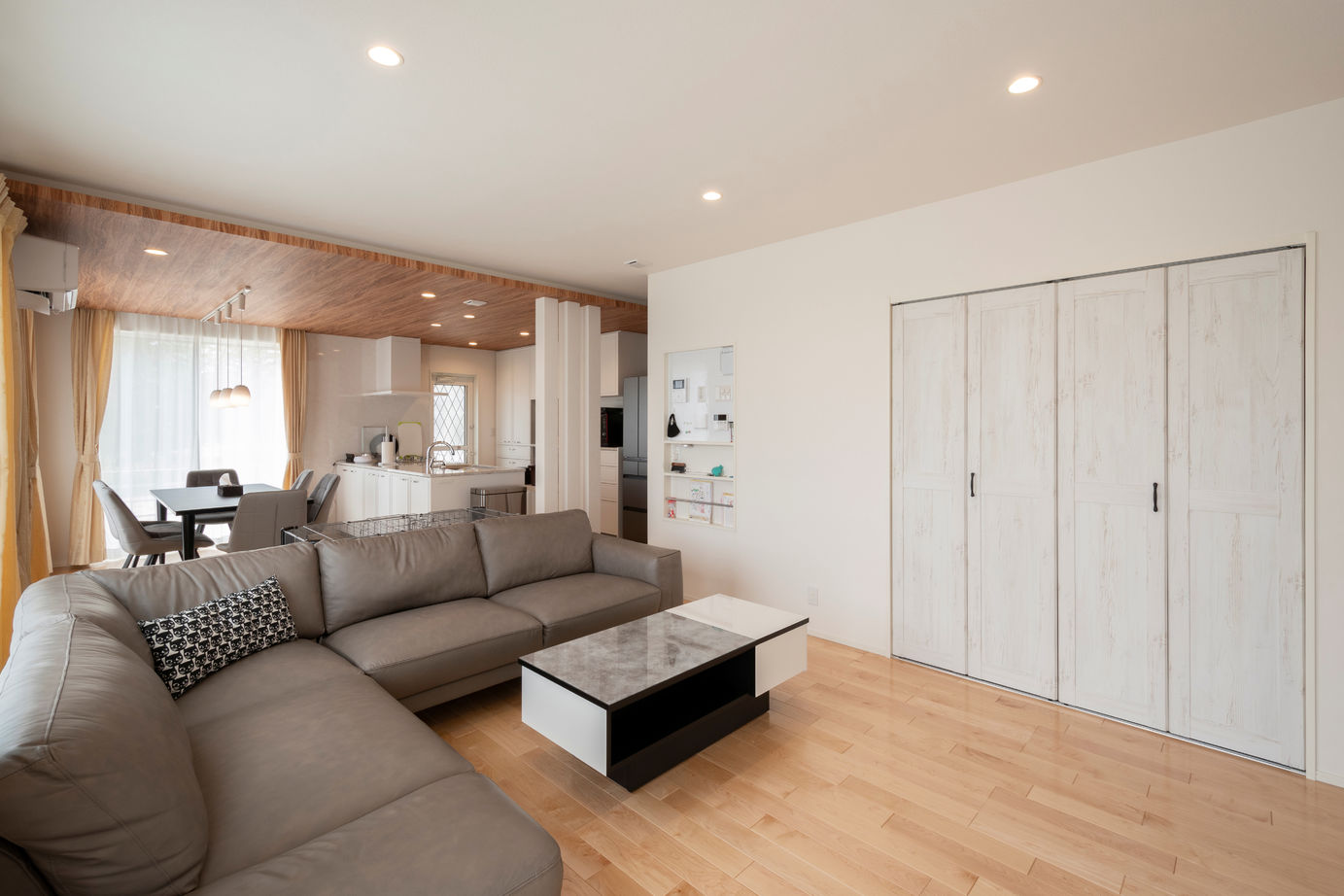 タマホーム 【4000万円台/209.09平米/間取り有】コストパフォーマンスの高さを評価。おうち時間を楽しめるゆとりある家の建築実例画像3