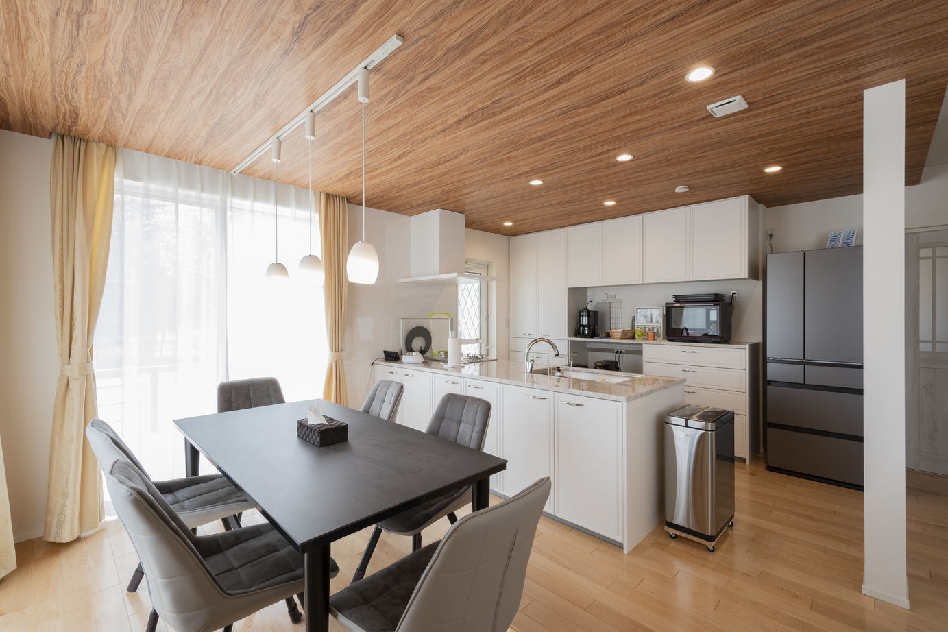 タマホーム 【4000万円台/209.09平米/間取り有】コストパフォーマンスの高さを評価。おうち時間を楽しめるゆとりある家の建築実例画像5