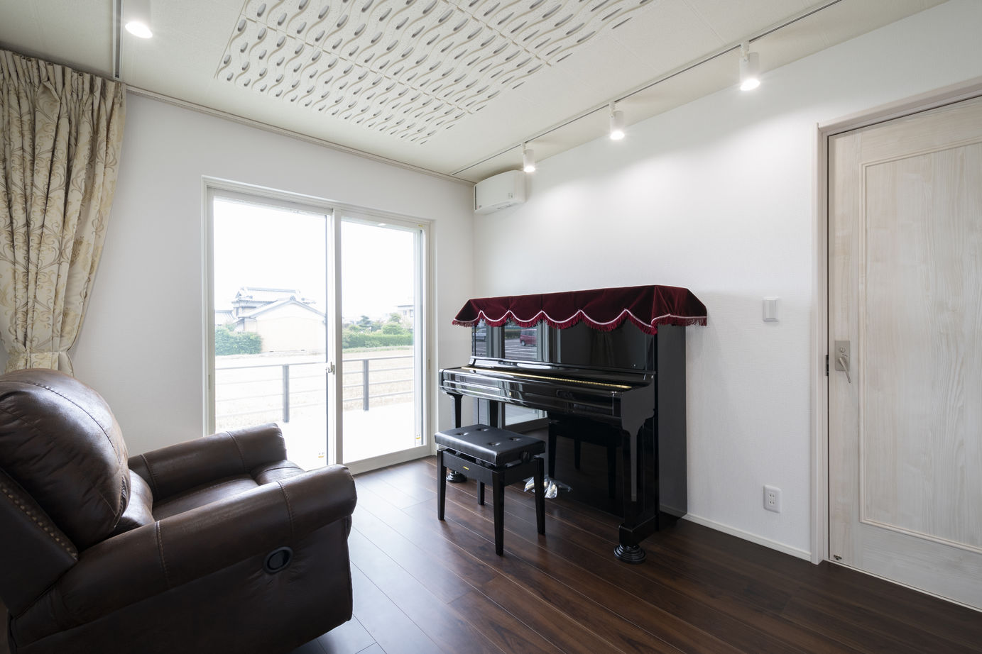 タマホーム 【4000万円台/209.09平米/間取り有】コストパフォーマンスの高さを評価。おうち時間を楽しめるゆとりある家の建築実例画像6