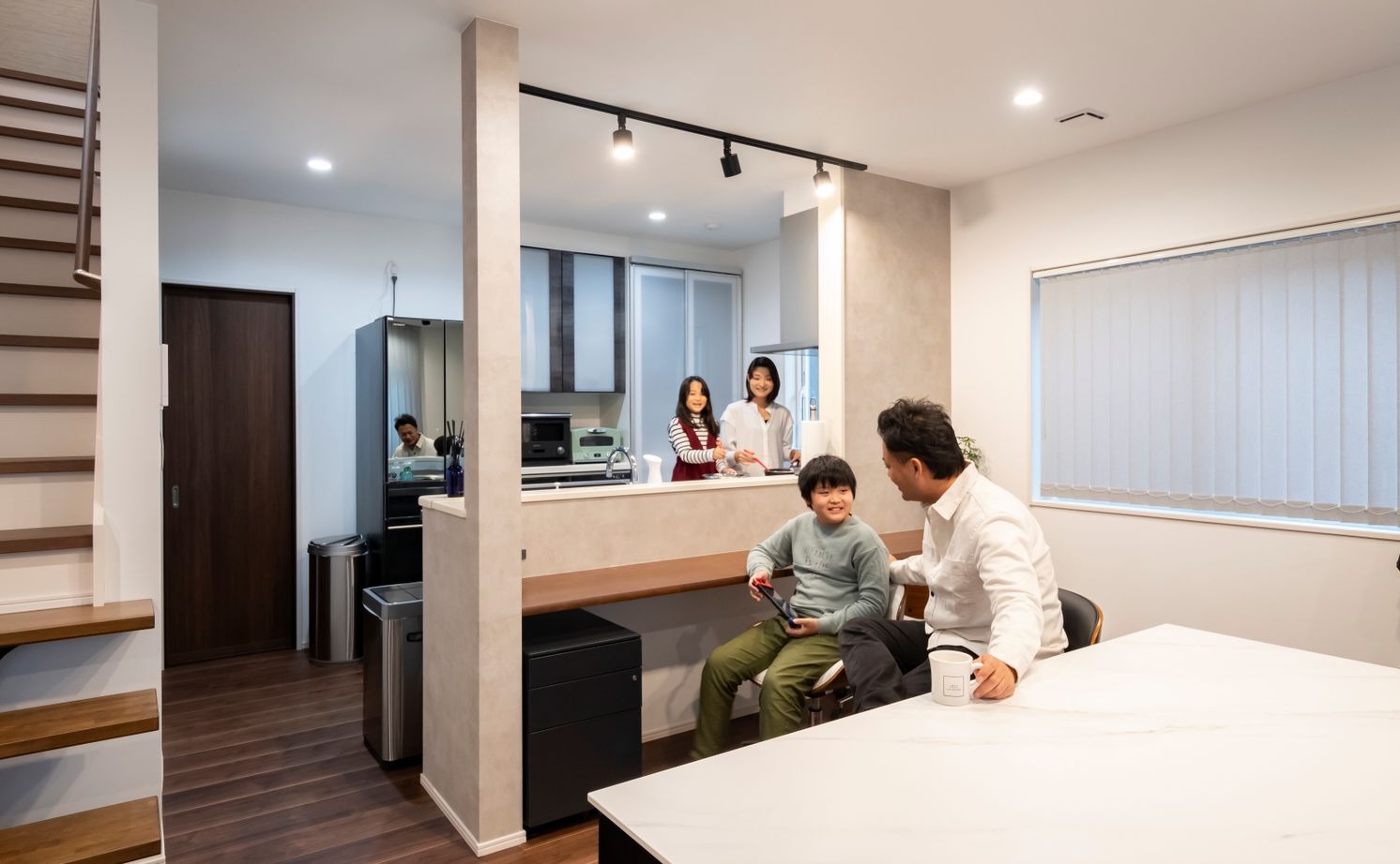 タマホーム 【2000万円台/139.94平米/間取り有】静かな生活＆光熱費の削減に満足。家族一緒におうち時間を楽しむ家の建築実例画像1