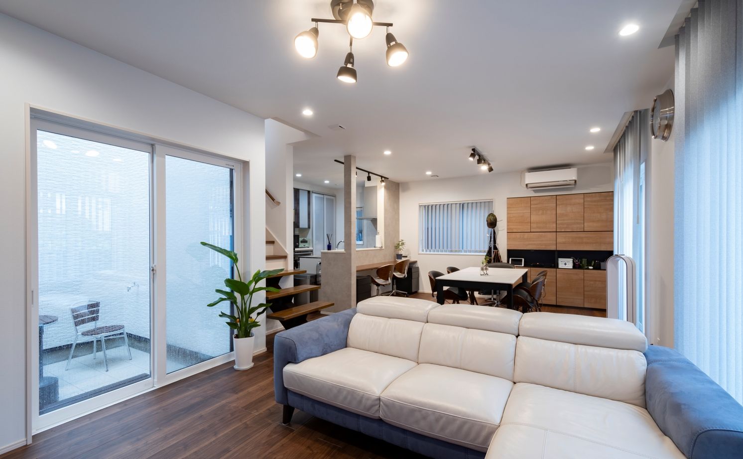 タマホーム 【2000万円台/139.94平米/間取り有】静かな生活＆光熱費の削減に満足。家族一緒におうち時間を楽しむ家の建築実例画像2