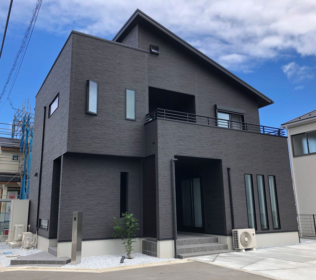 タマホーム 【2000万円台/107.64平米/間取り有】オプションとの差額の少なさも評価。20代で叶えたカッコイイ住まいの建築実例画像3