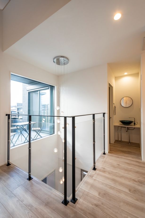 タマホーム 【2000万円台/107.64平米/間取り有】オプションとの差額の少なさも評価。20代で叶えたカッコイイ住まいの建築実例画像7