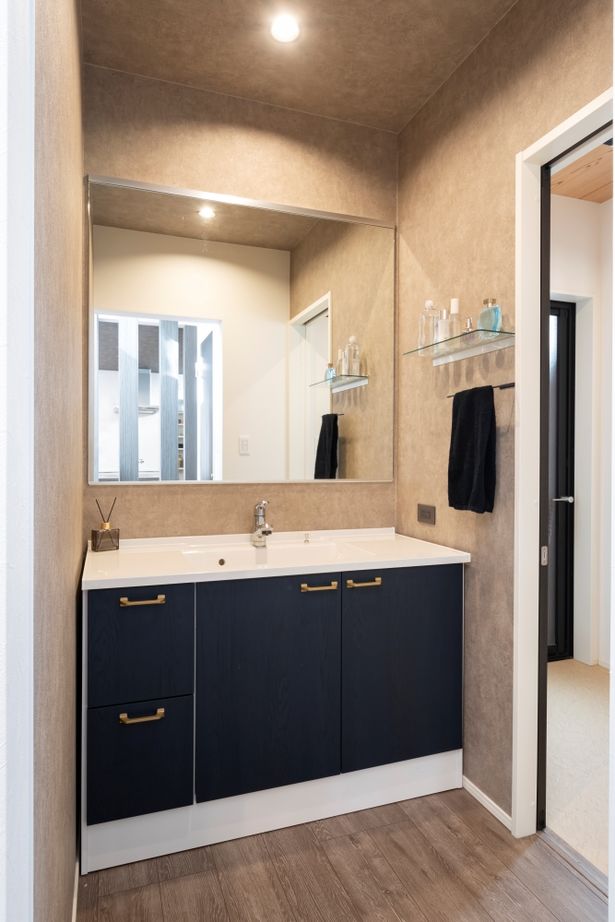 タマホーム 【2000万円台/107.64平米/間取り有】オプションとの差額の少なさも評価。20代で叶えたカッコイイ住まいの建築実例画像10