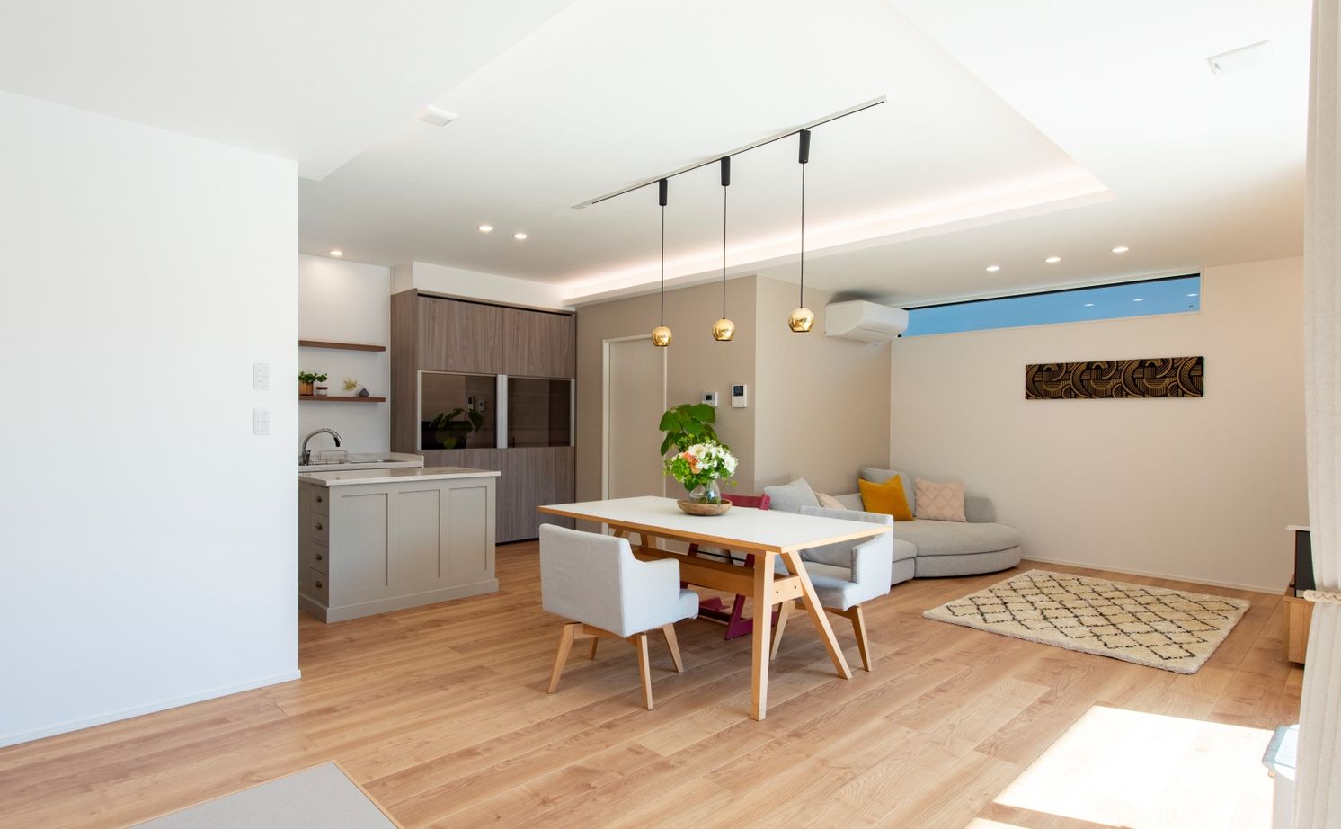 タマホーム 【2000万円台/137.05平米/間取り有】設計自由度の高さと価格が決め手。自然と親しみやすい平屋の住まいの建築実例画像3