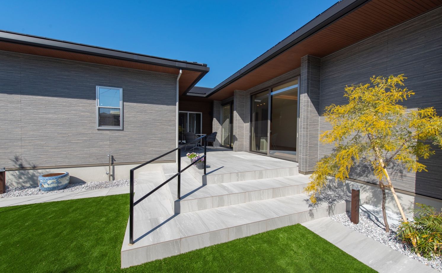 タマホーム 【2000万円台/137.05平米/間取り有】設計自由度の高さと価格が決め手。自然と親しみやすい平屋の住まいの建築実例画像4