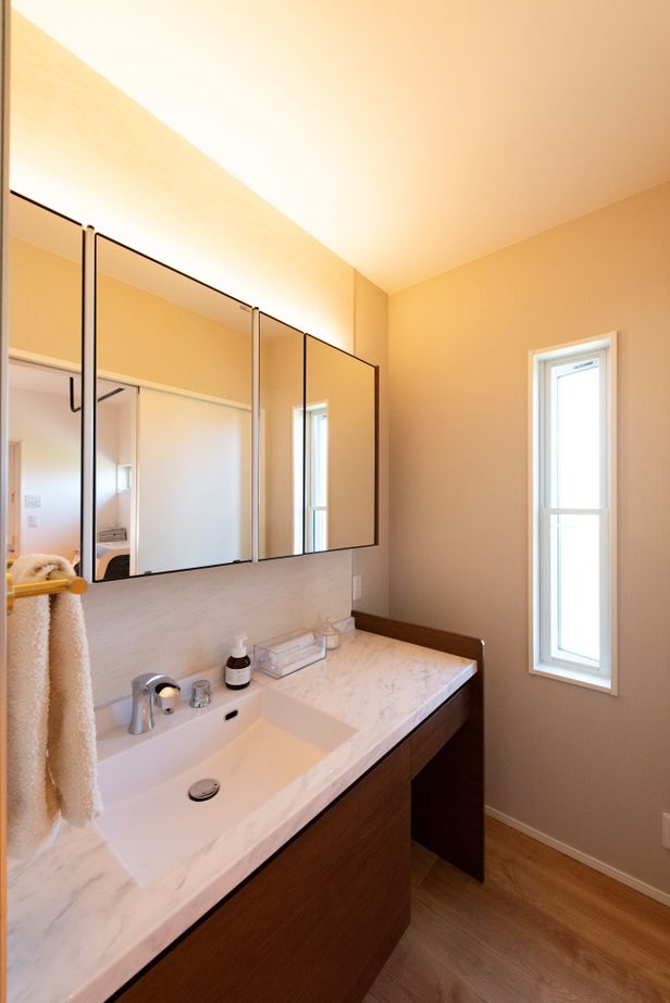 タマホーム 【2000万円台/137.05平米/間取り有】設計自由度の高さと価格が決め手。自然と親しみやすい平屋の住まいの建築実例画像7