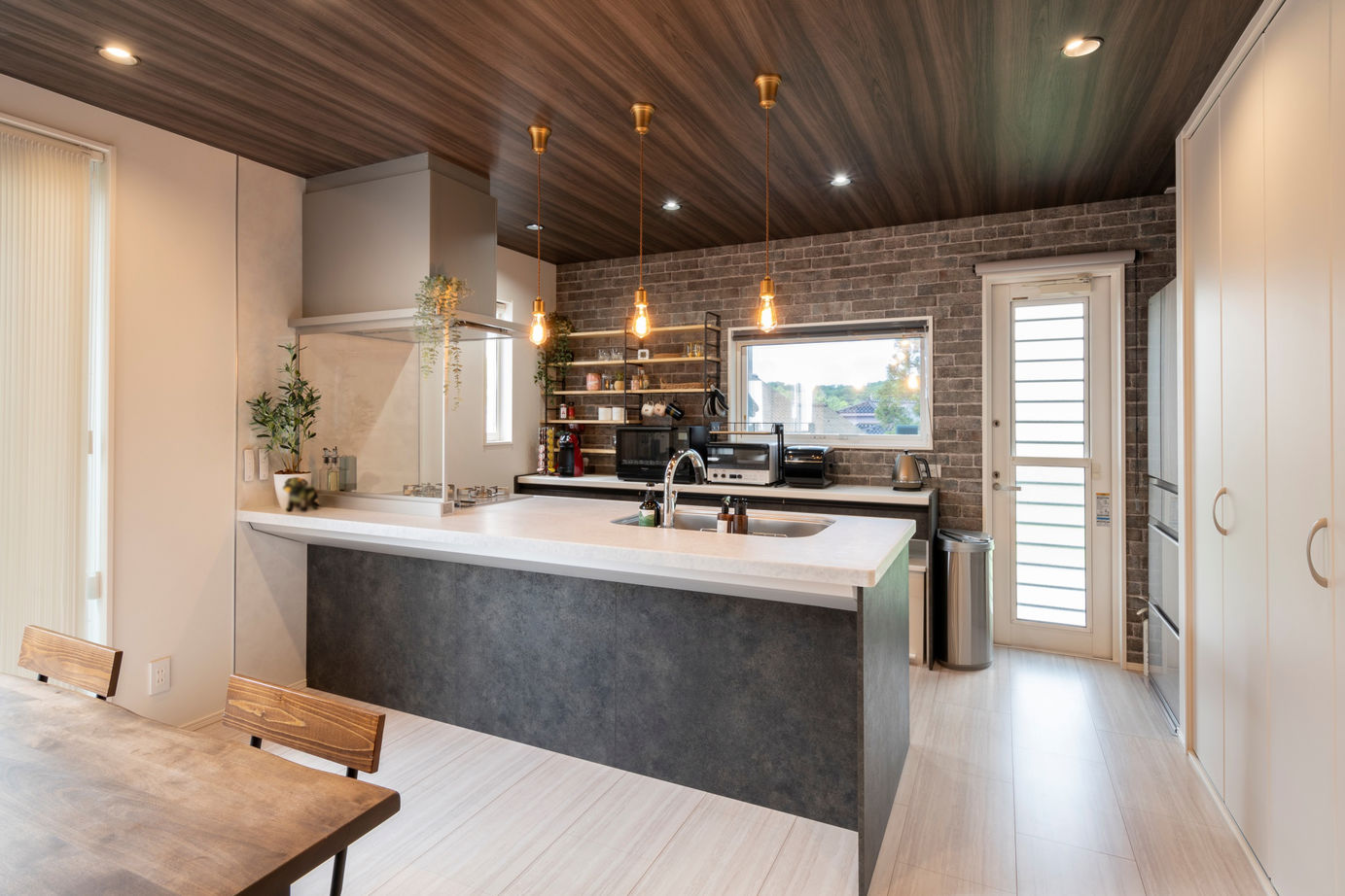 タマホーム 【2000万円台/118.82平米/間取り図有】住宅性能や担当者の提案を高評価。おうち時間が楽しい100点満点の家の建築実例画像4