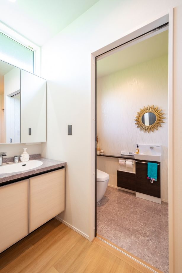 タマホーム 【2000万円台/130.01平米/間取り図有】高い断熱性能と巧みな設計で夏も冬も快適、風が抜ける平屋の住まいの建築実例画像8