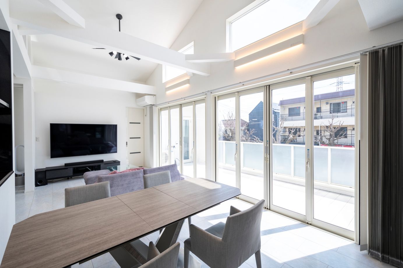 タマホーム 【2000万円台/135.38平米/間取り図有】設計の自由度と価格が決め手。光と風が舞い込む心地よい住まいの建築実例画像4