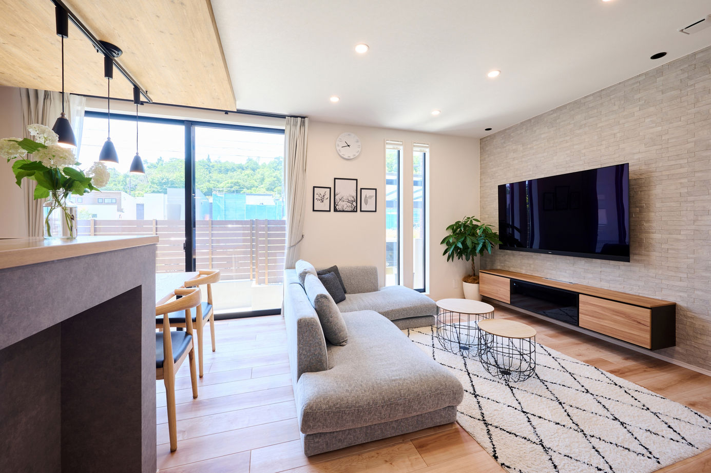 タマホーム 【2000万円台/127.23平米/間取り図有】設計の自由度とプランの良さを評価。家事ラクな動線も特徴の快適な家の建築実例画像3