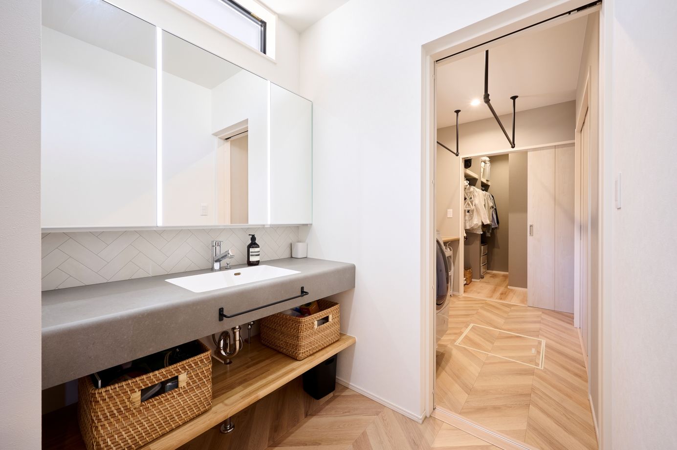 タマホーム 【2000万円台/127.23平米/間取り図有】設計の自由度とプランの良さを評価。家事ラクな動線も特徴の快適な家の建築実例画像8