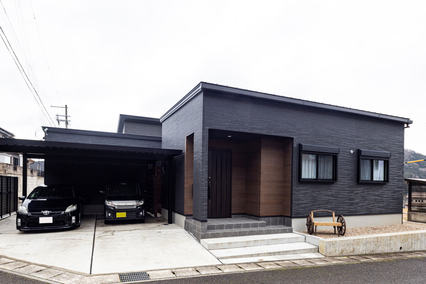 タマホーム 【2000万円台/112.41平米/間取り図有】「ホテルライク」にこだわった、美しく機能的な平屋の住まいの建築実例画像2