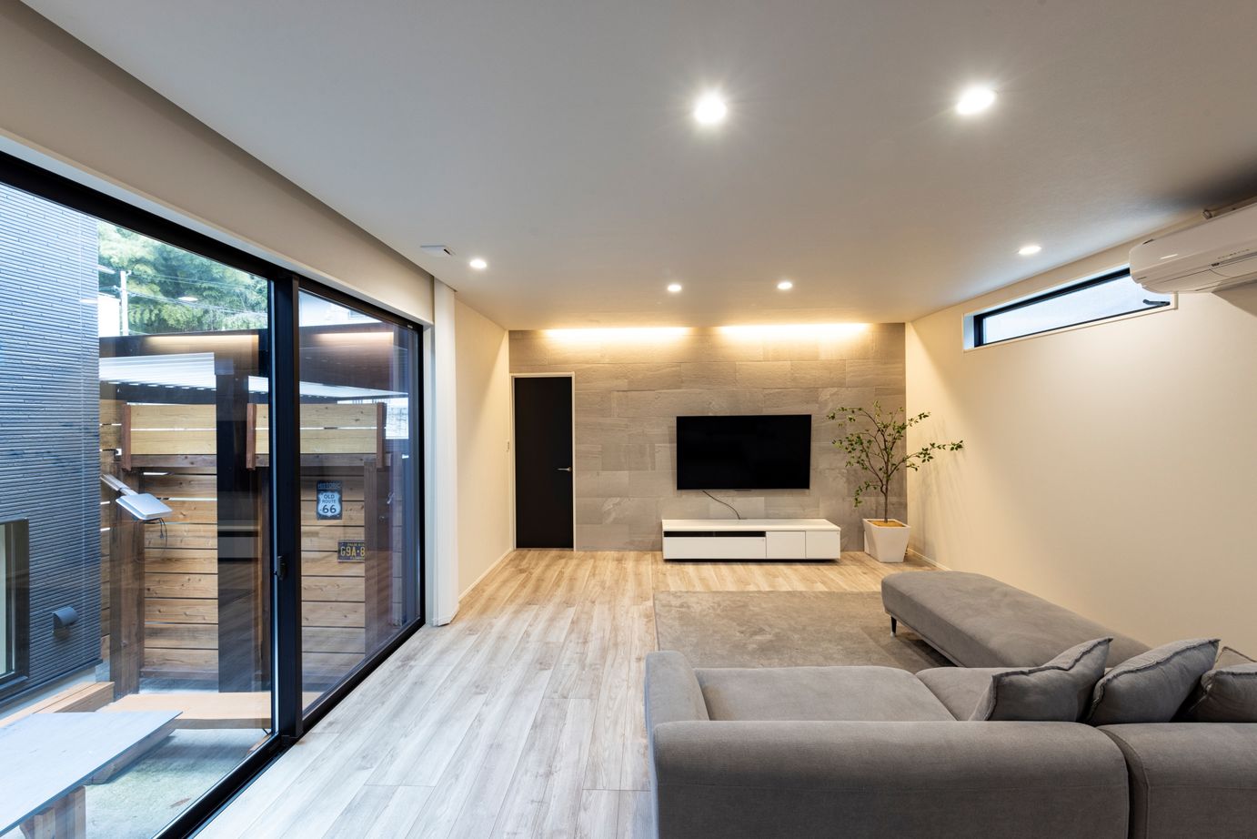 タマホーム 【2000万円台/112.41平米/間取り図有】「ホテルライク」にこだわった、美しく機能的な平屋の住まいの建築実例画像3