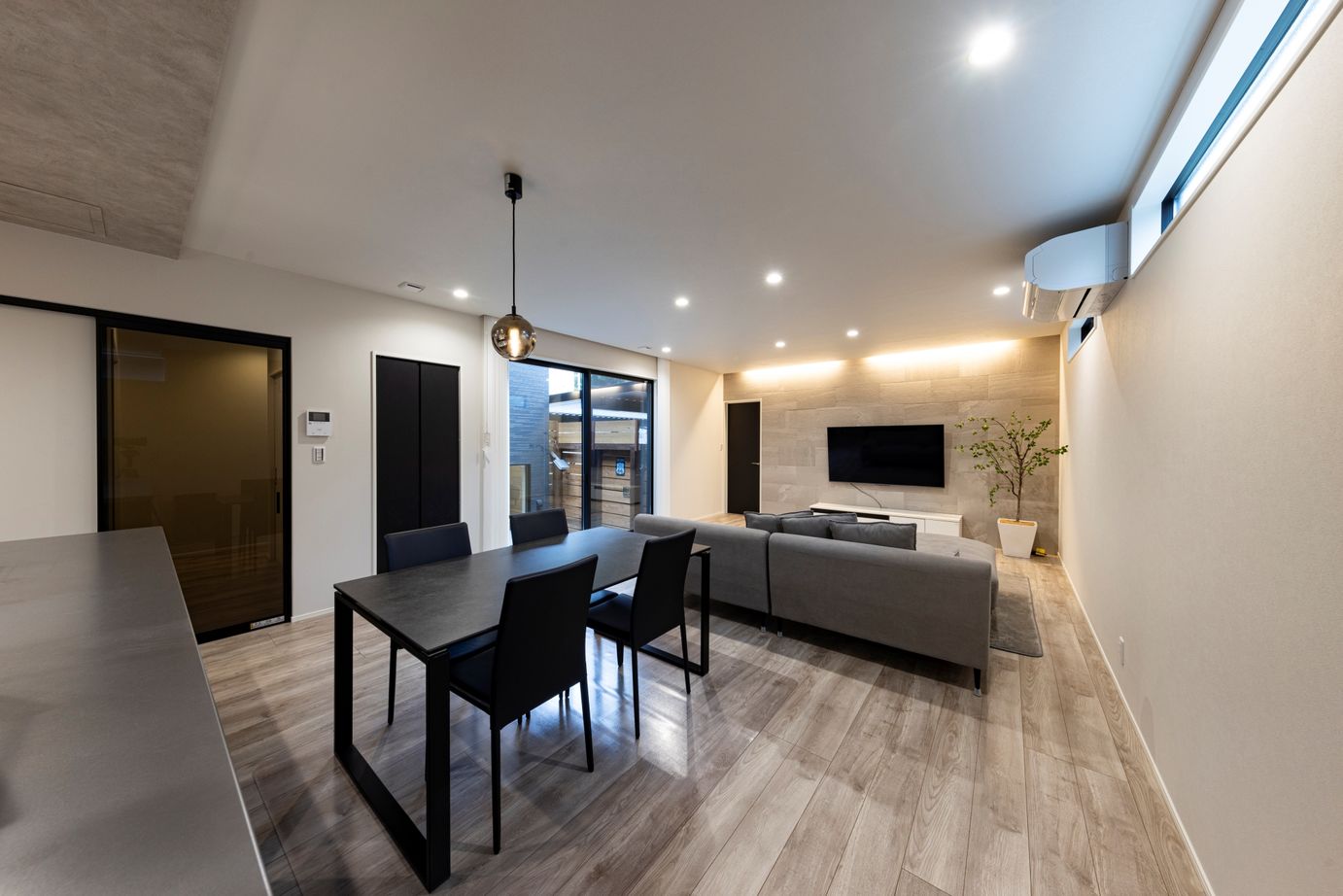 タマホーム 【2000万円台/112.41平米/間取り図有】「ホテルライク」にこだわった、美しく機能的な平屋の住まいの建築実例画像4