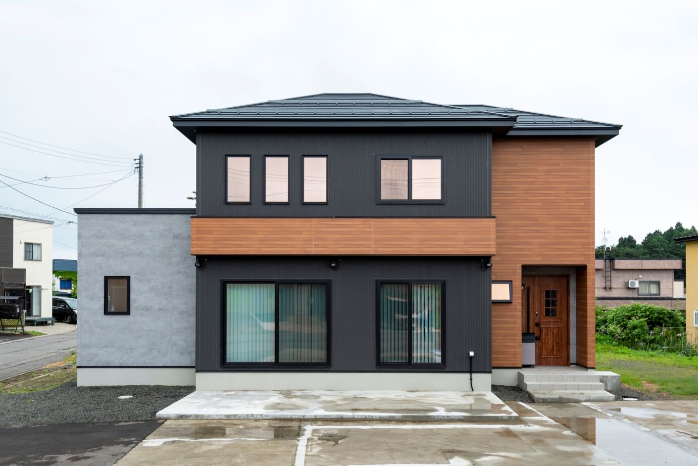 タマホーム 【2000万円台/125.86平米/間取り図有】レッドシダーやアイアン、間接照明の採用など彩り豊かで上質な住まいの建築実例画像2