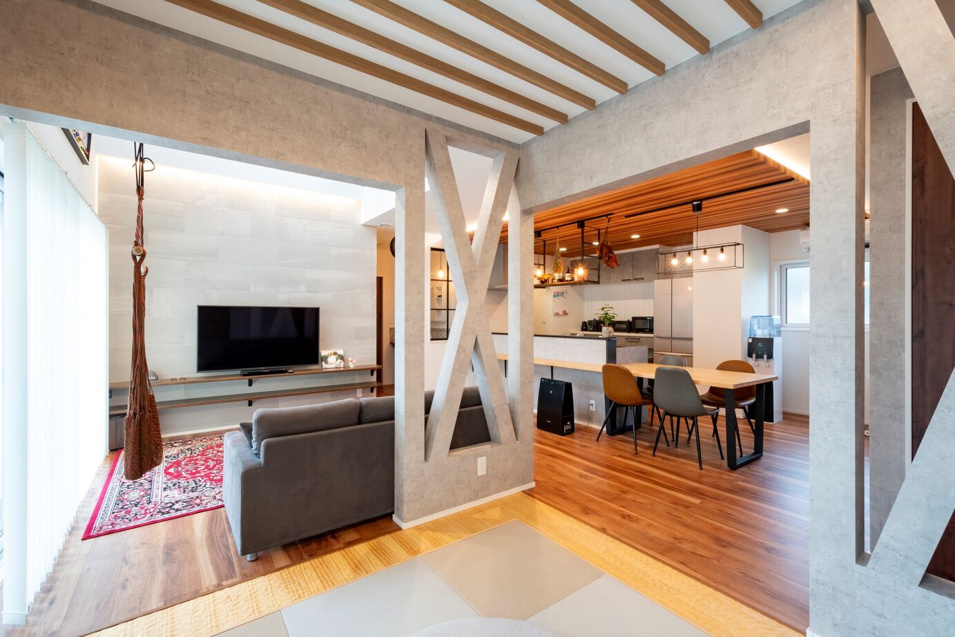 タマホーム 【2000万円台/125.86平米/間取り図有】レッドシダーやアイアン、間接照明の採用など彩り豊かで上質な住まいの建築実例画像3