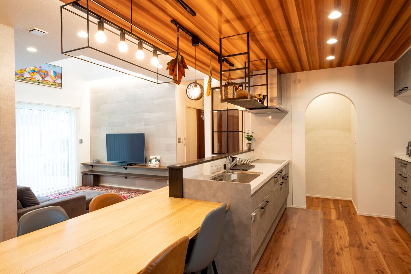 タマホーム 【2000万円台/125.86平米/間取り図有】レッドシダーやアイアン、間接照明の採用など彩り豊かで上質な住まいの建築実例画像7