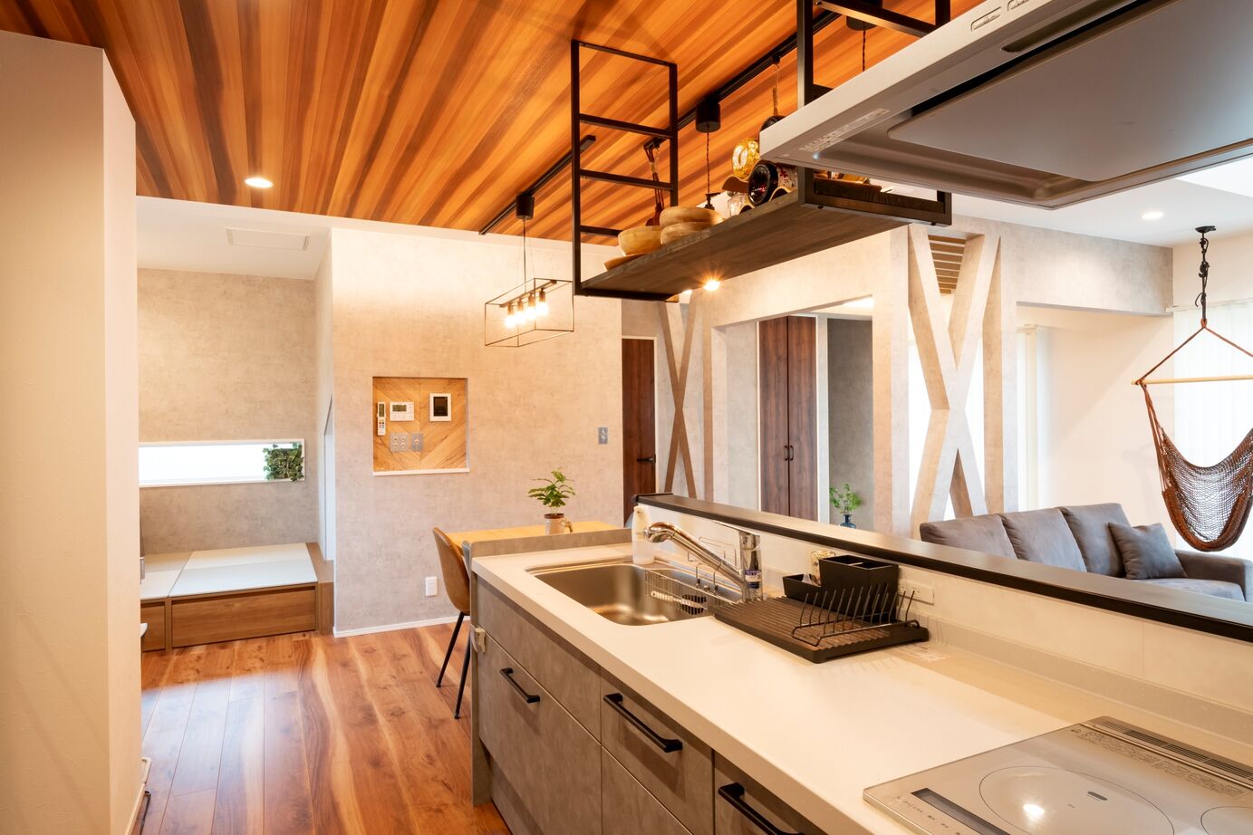 タマホーム 【2000万円台/125.86平米/間取り図有】レッドシダーやアイアン、間接照明の採用など彩り豊かで上質な住まいの建築実例画像8