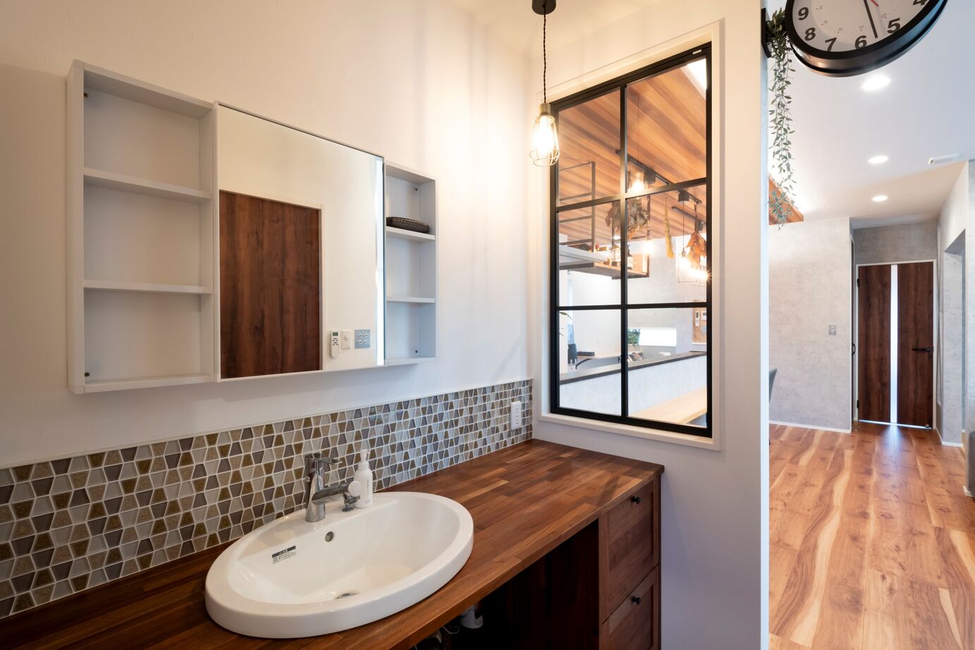 タマホーム 【2000万円台/125.86平米/間取り図有】レッドシダーやアイアン、間接照明の採用など彩り豊かで上質な住まいの建築実例画像11