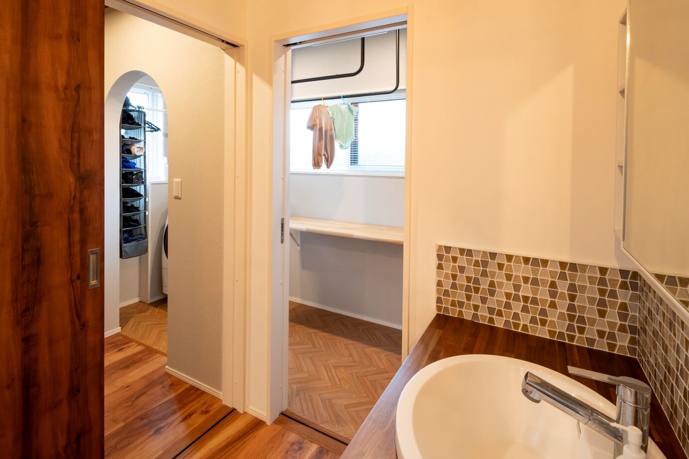 タマホーム 【2000万円台/125.86平米/間取り図有】レッドシダーやアイアン、間接照明の採用など彩り豊かで上質な住まいの建築実例画像12