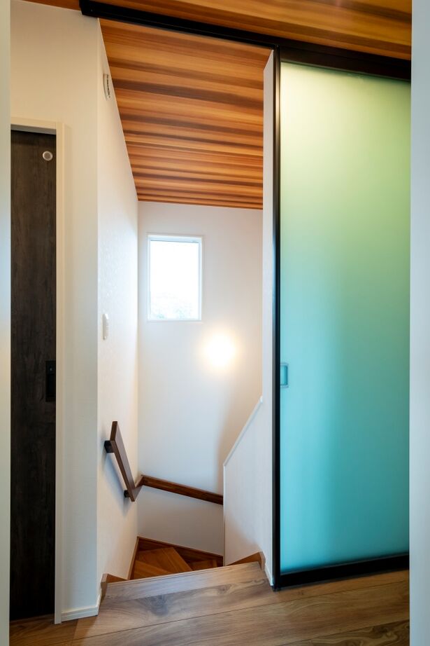 タマホーム 【2000万円台/125.86平米/間取り図有】レッドシダーやアイアン、間接照明の採用など彩り豊かで上質な住まいの建築実例画像16