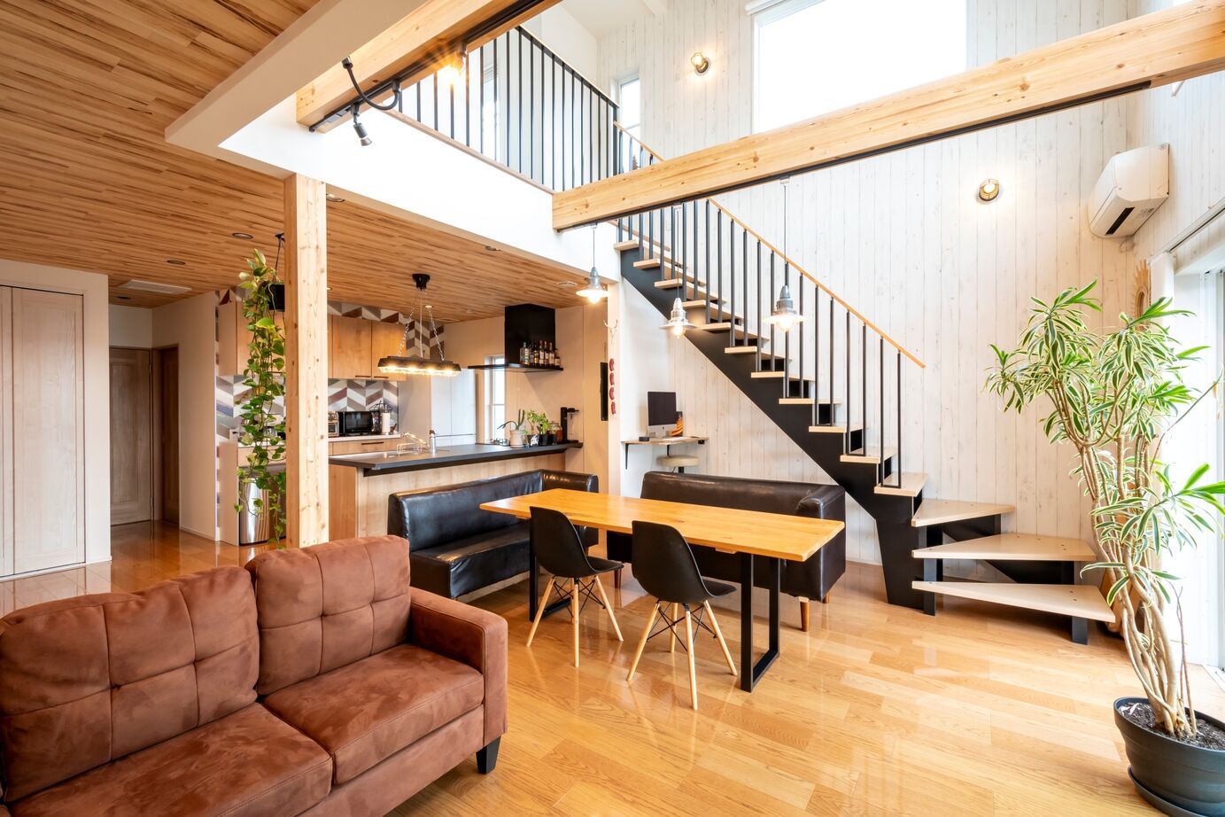 タマホーム 【2000万円台/130.83平米/間取り図有】デザインも家事ラクも希望を叶えたお気に入りのアメリカンハウスの建築実例画像